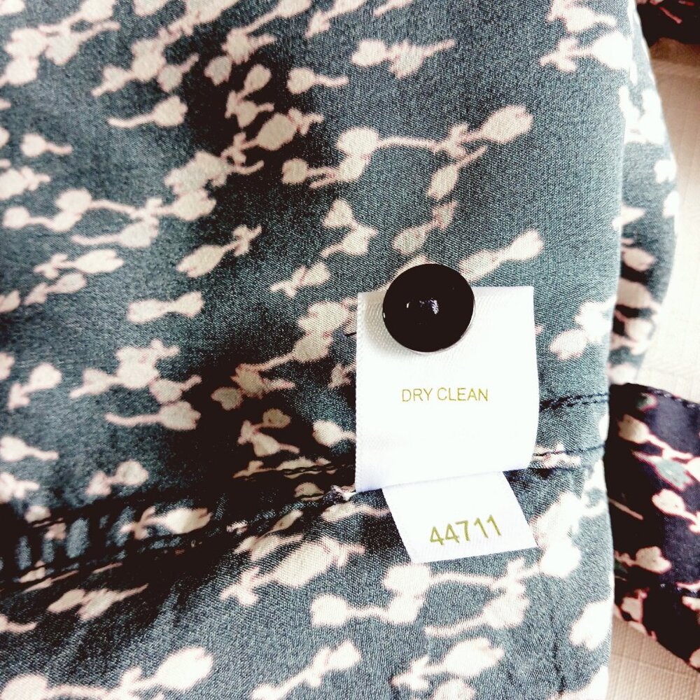 Vintage Garnet Hill 100% Silk Popover Blouse in Navy with Mini Floral Size 8 - Picture 9 of 9